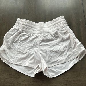 lululemon hotty hot shorts size 2 inch 2.5 high rise